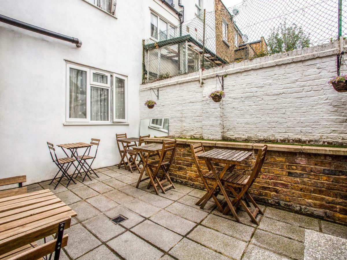 Oyo Lifestyle Golden Strand London Exterior photo