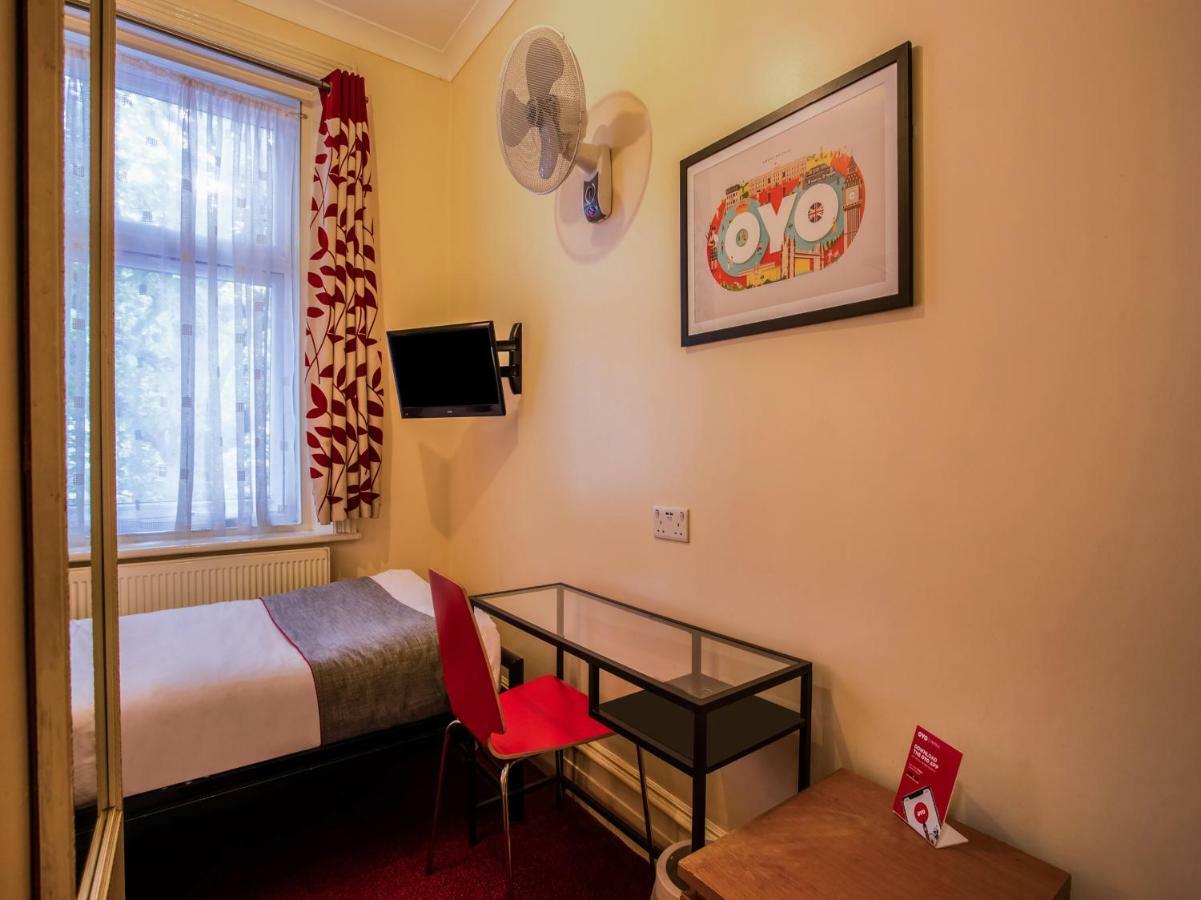 Oyo Lifestyle Golden Strand London Exterior photo