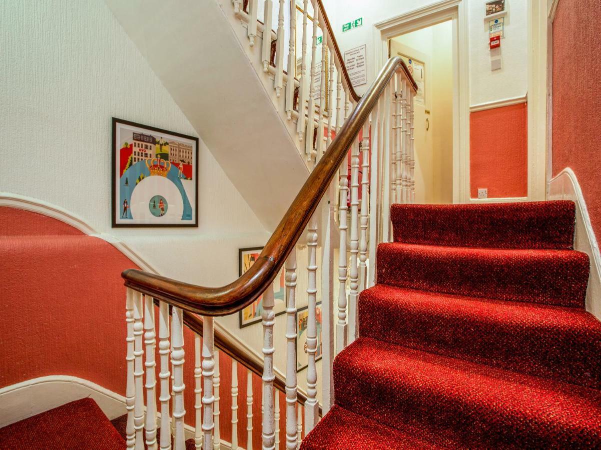 Oyo Lifestyle Golden Strand London Exterior photo